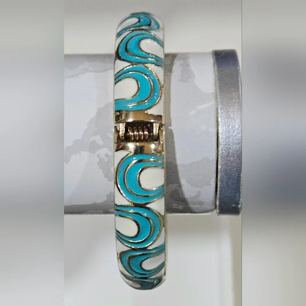 Nordstrom Sequin NYC Equestrian Turquoise Enamel Horseshoe Hinge‎ Bangle NWOT